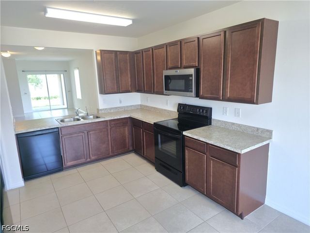 1148 NW 27th CT, Cape Coral, FL 33993