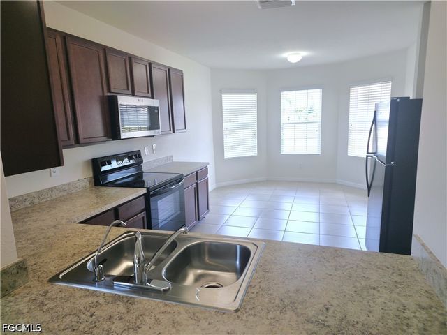 1148 NW 27th CT, Cape Coral, FL 33993