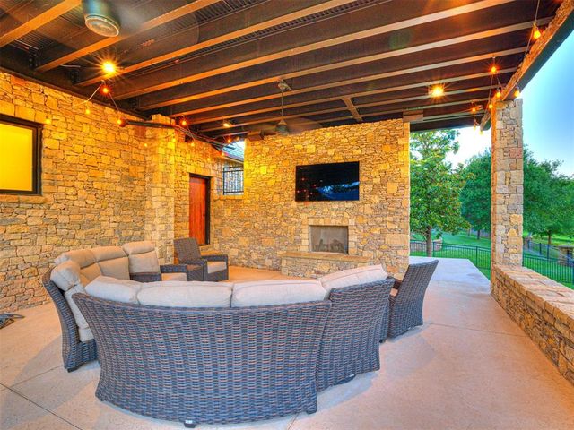 6401 Oak Tree Drive, Edmond, OK 73025