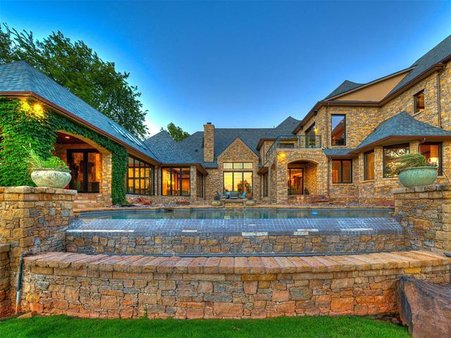 6401 Oak Tree Drive, Edmond, OK 73025
