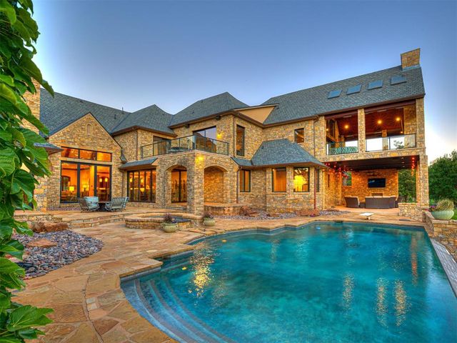 6401 Oak Tree Drive, Edmond, OK 73025