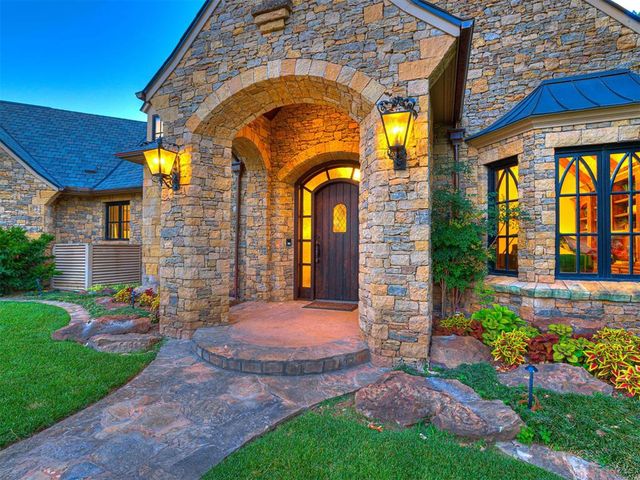 6401 Oak Tree Drive, Edmond, OK 73025
