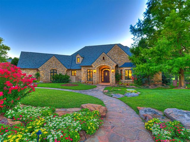 6401 Oak Tree Drive, Edmond, OK 73025