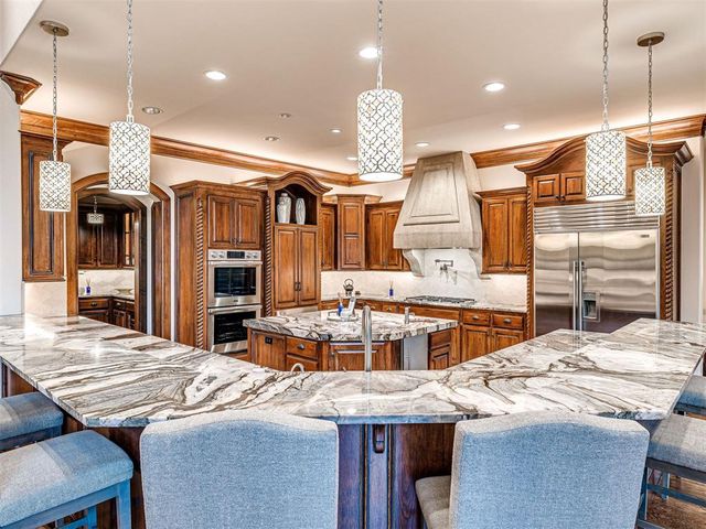 6401 Oak Tree Drive, Edmond, OK 73025