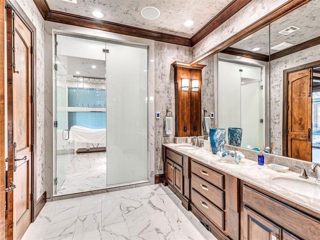 6401 Oak Tree Drive, Edmond, OK 73025