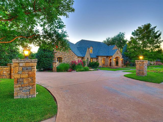 6401 Oak Tree Drive, Edmond, OK 73025