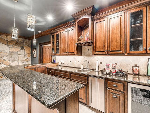 6401 Oak Tree Drive, Edmond, OK 73025