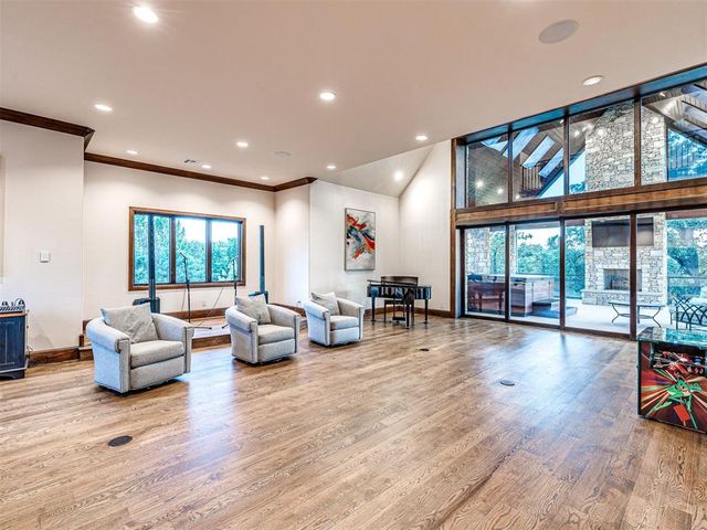 6401 Oak Tree Drive, Edmond, OK 73025
