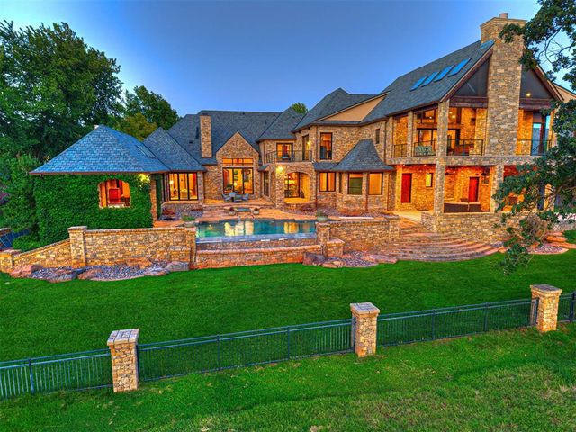 6401 Oak Tree Drive, Edmond, OK 73025