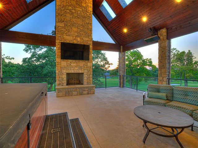 6401 Oak Tree Drive, Edmond, OK 73025