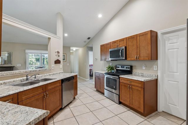 35401 WILLOW CIRCLE, Fruitland Park, FL 34731