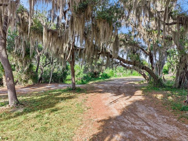 35401 WILLOW CIRCLE, Fruitland Park, FL 34731