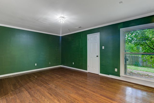 218 S WALNUT BEND RD, Memphis, TN 38018