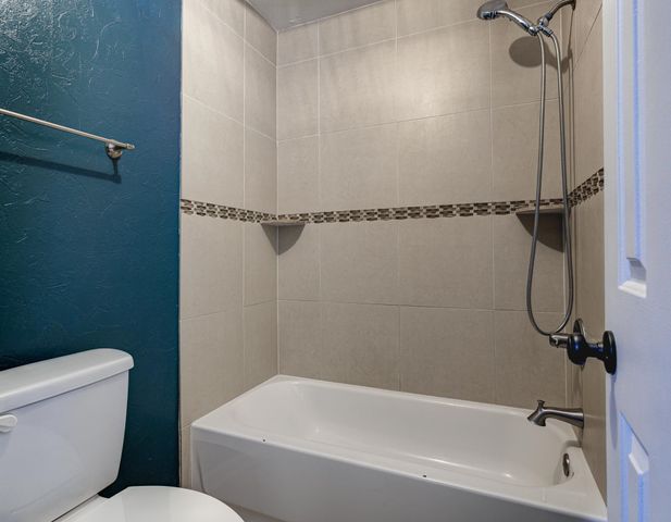 218 S WALNUT BEND RD, Memphis, TN 38018