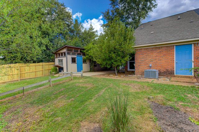 218 S WALNUT BEND RD, Memphis, TN 38018