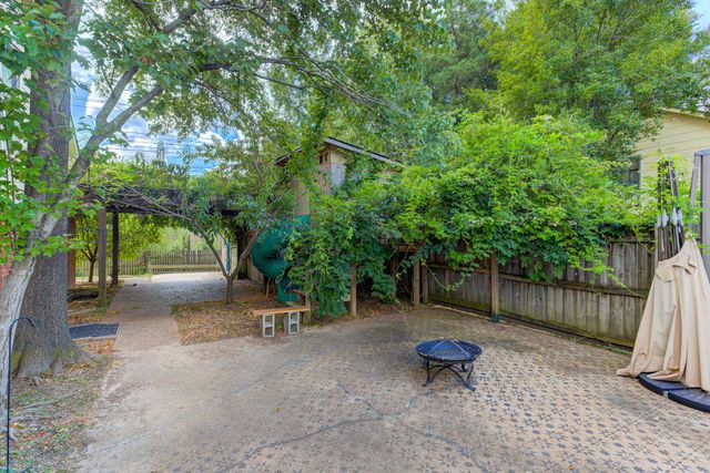 218 S WALNUT BEND RD, Memphis, TN 38018