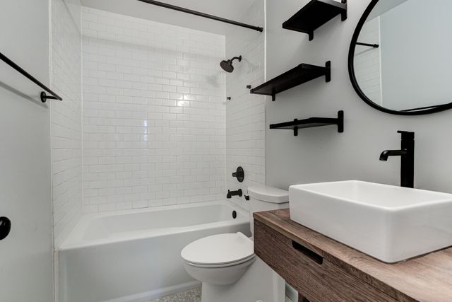 218 S WALNUT BEND RD, Memphis, TN 38018