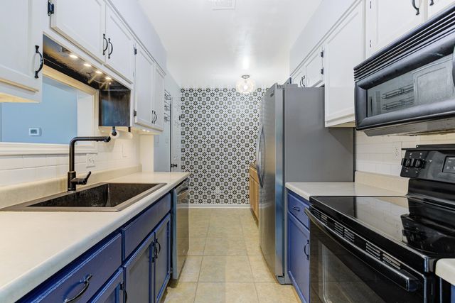 218 S WALNUT BEND RD, Memphis, TN 38018