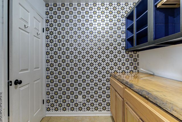 218 S WALNUT BEND RD, Memphis, TN 38018