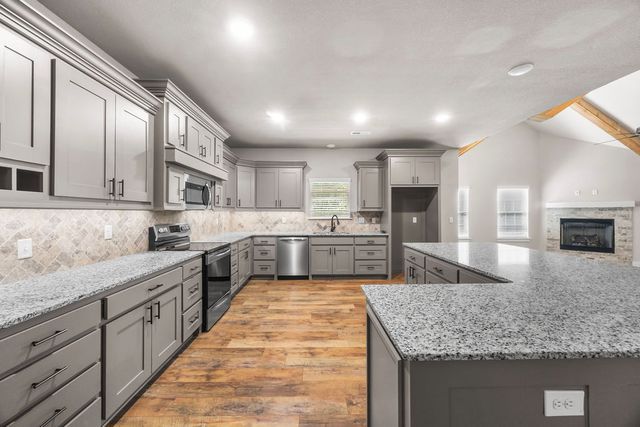 1 Halvergate Lane, Bella Vista, AR 72715