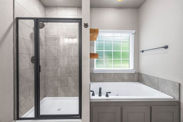 1 Halvergate Lane, Bella Vista, AR 72715
