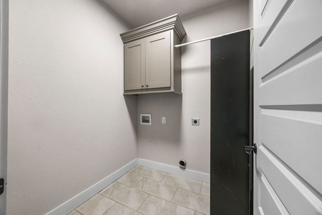 1 Halvergate Lane, Bella Vista, AR 72715