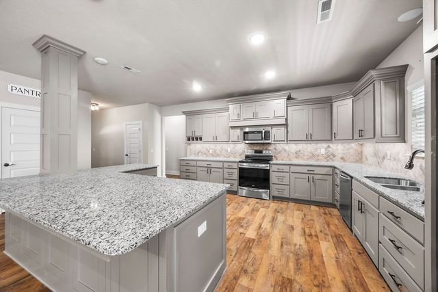 1 Halvergate Lane, Bella Vista, AR 72715