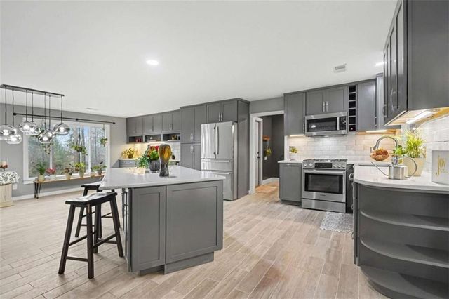 231 Breeze Hill Lane, Canton, GA 30114