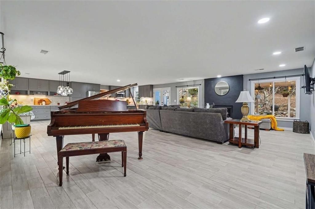 231 Breeze Hill Lane, Canton, GA 30114