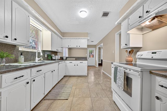 23919 Farm Hill Road, Spring, TX 77373