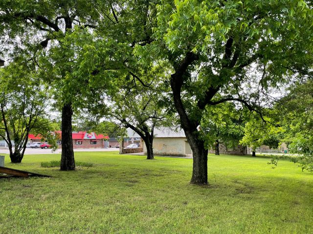 400 S Broad Street, St Jo, TX 76265