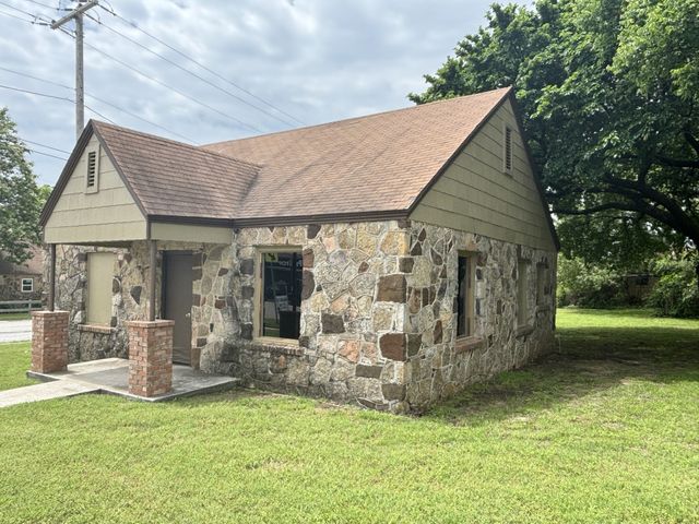 400 S Broad Street, St Jo, TX 76265