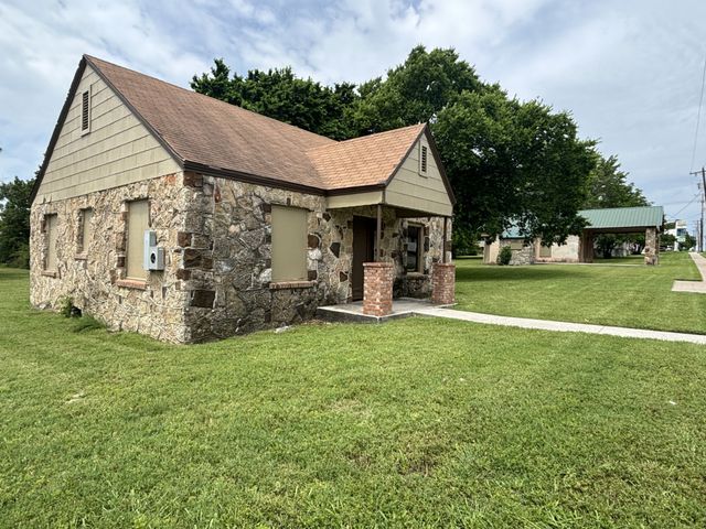 400 S Broad Street, St Jo, TX 76265