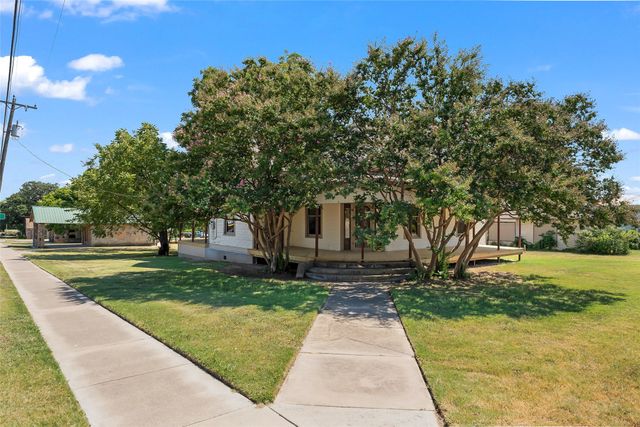 400 S Broad Street, St Jo, TX 76265