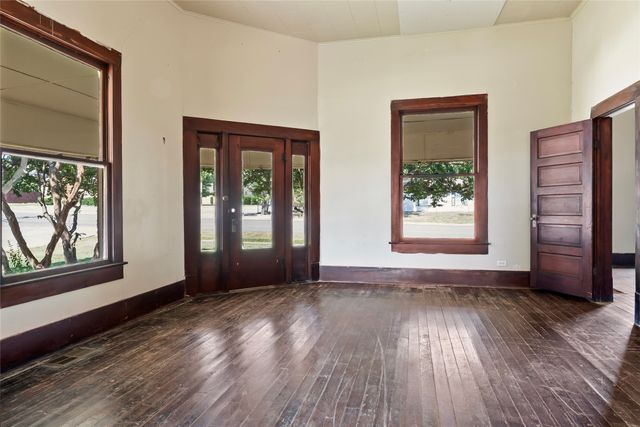400 S Broad Street, St Jo, TX 76265