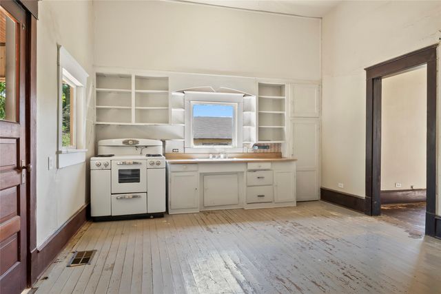 400 S Broad Street, St Jo, TX 76265