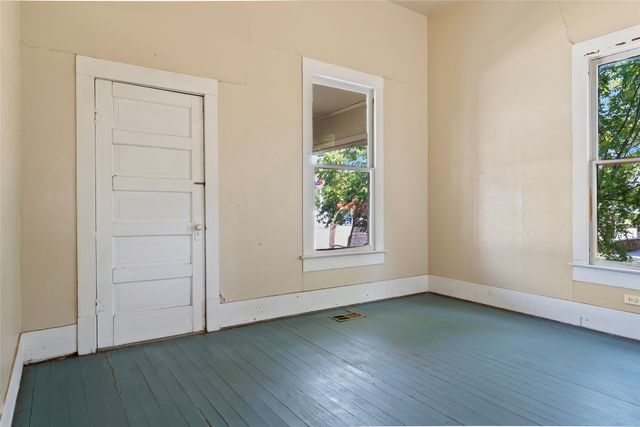 400 S Broad Street, St Jo, TX 76265