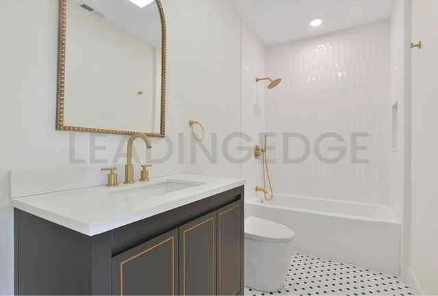 219 Paris Street 4, Boston, MA 02128