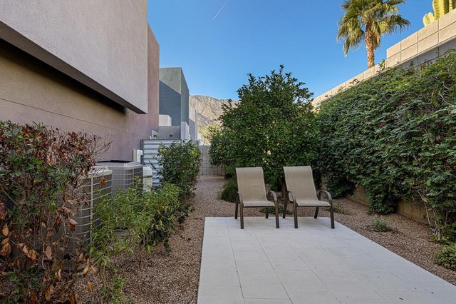 1054 Paz Drive, Palm Springs, CA 92262