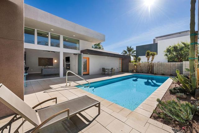 1054 Paz Drive, Palm Springs, CA 92262