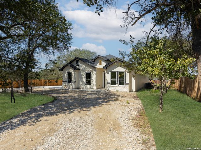 4811 Blue Beech Dr, Elmendorf, TX 78112