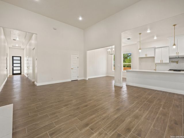 4811 Blue Beech Dr, Elmendorf, TX 78112