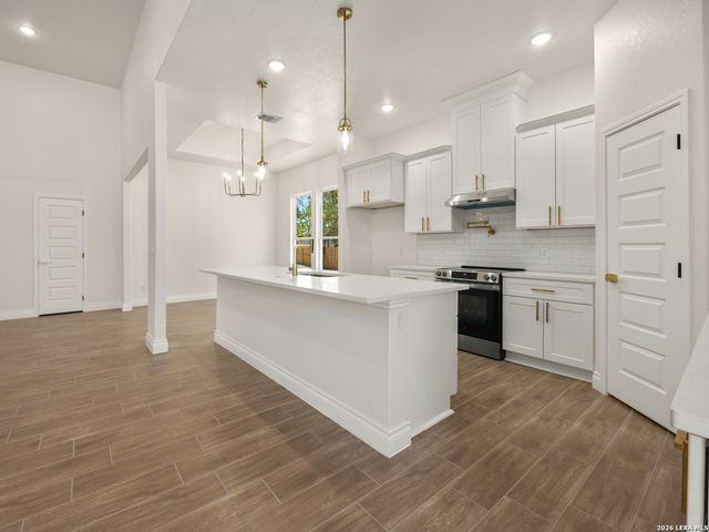 4811 Blue Beech Dr, Elmendorf, TX 78112