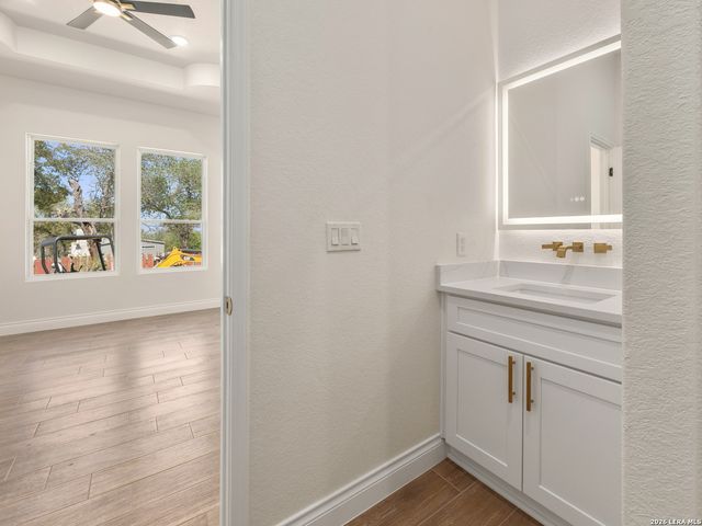 4811 Blue Beech Dr, Elmendorf, TX 78112