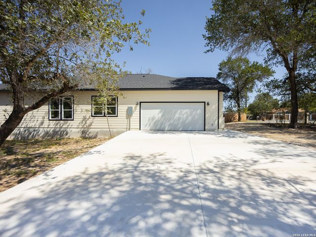 4811 Blue Beech Dr, Elmendorf, TX 78112