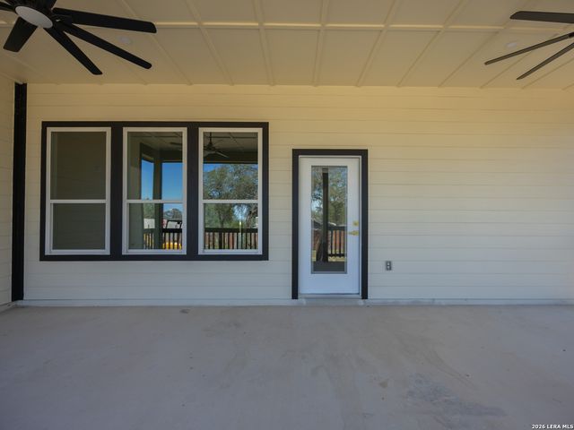 4811 Blue Beech Dr, Elmendorf, TX 78112