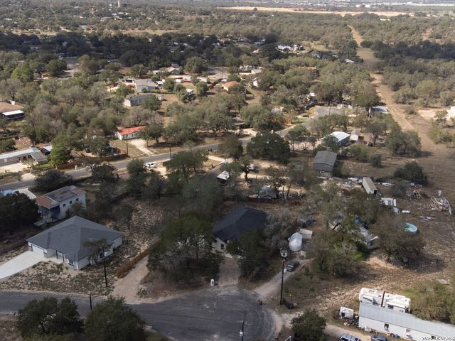 4811 Blue Beech Dr, Elmendorf, TX 78112