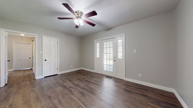 104 Park Cir, Columbia, TN 38401