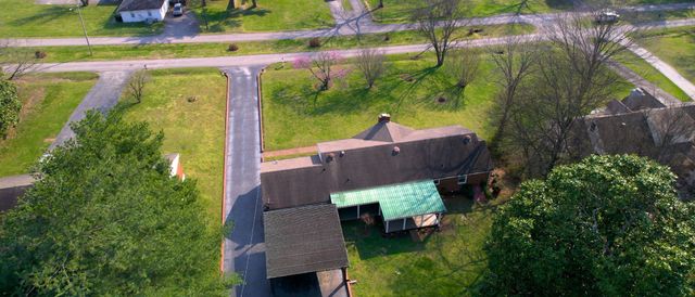 104 Park Cir, Columbia, TN 38401