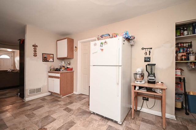 1423 Victoria Avenue, North Chicago, IL 60064